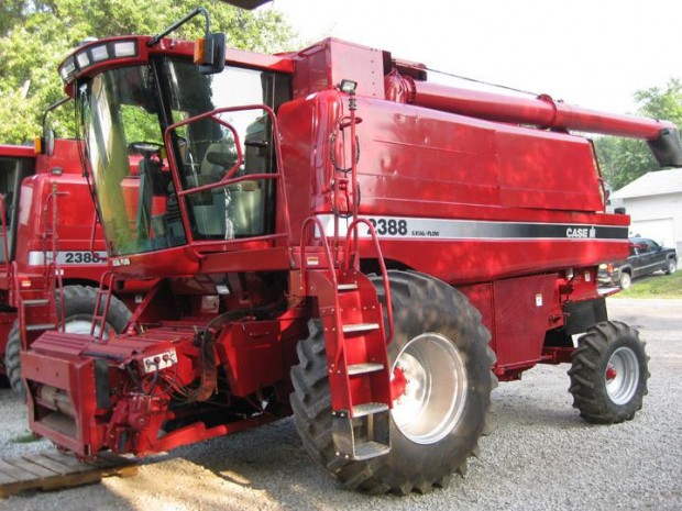 Комбайн зерноуборчный Case 2388